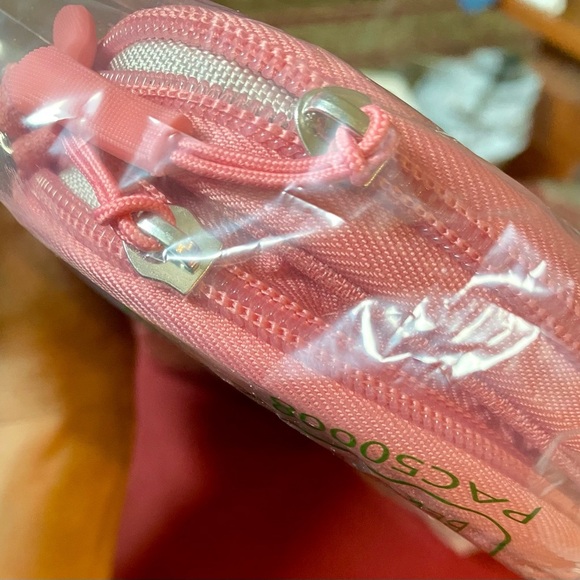 portable and water resistant multifunctional travel organizer (pink) - Picture 3 of 5